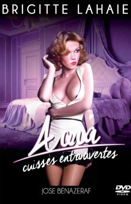 Anna cuisses entrouvertes